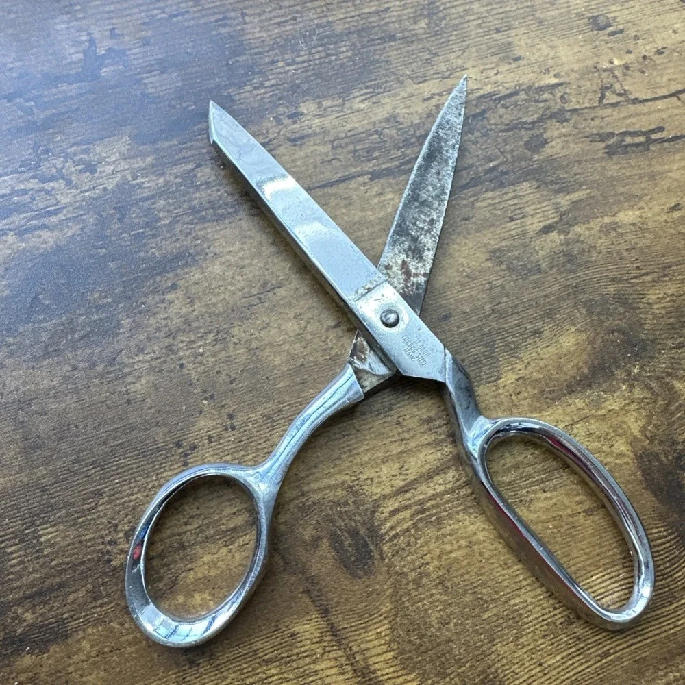 VINTAGE HOT DROP FORGED STEEL SCISSORS - ITALY 7in